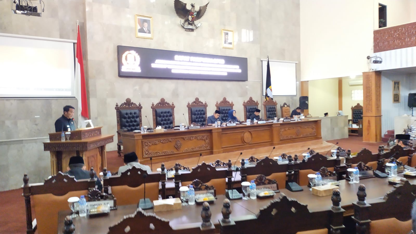 DPRD Kabupaten Cirebon Gelar Paripurna Jawaban Bupati Soal Perubahan APBD 2025