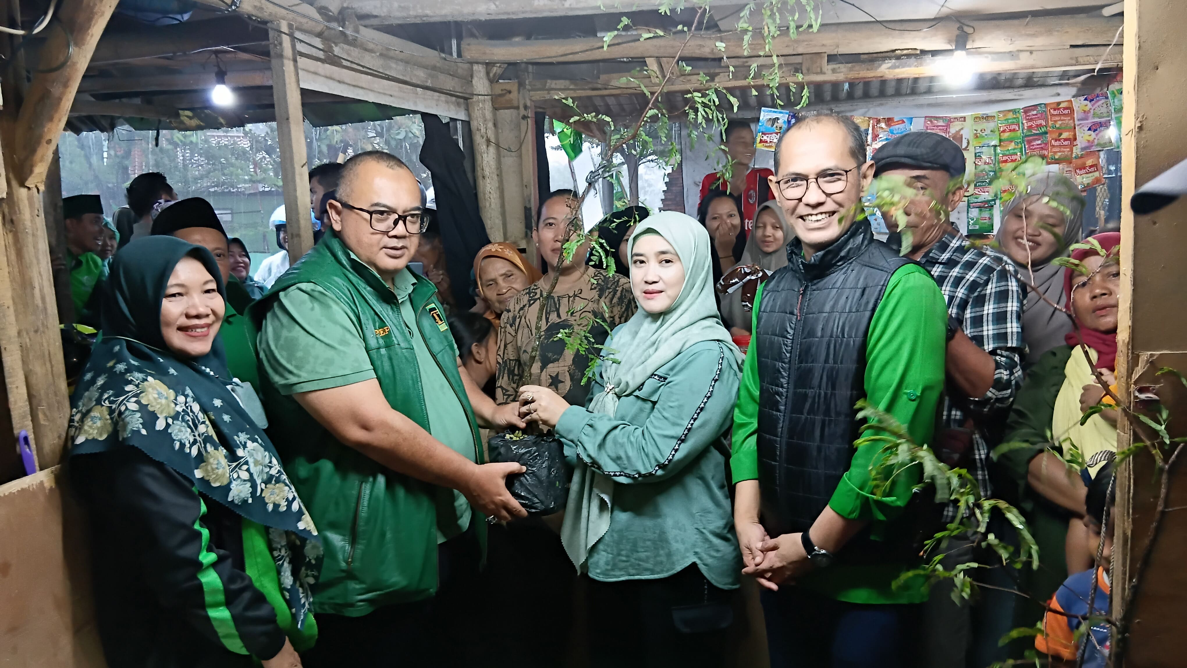 PPP Tanam Pohon hingga Bagi Takjil di TPA Kopiluhur