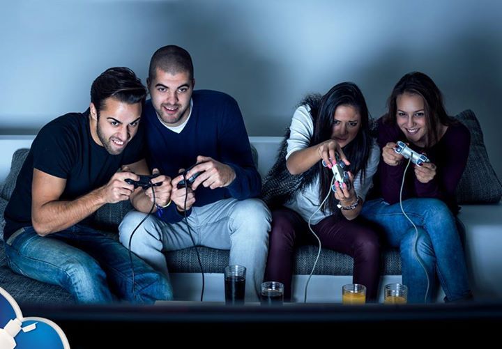Solo vs Mabar: Lebih Seru Main Game Online Sendirian atau Bareng Teman?