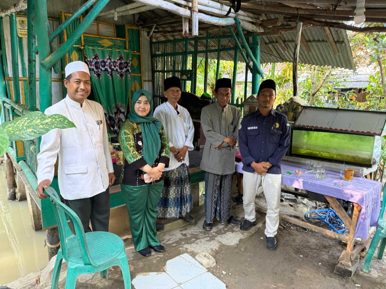 Wawali Serahkan Bantuan Alat Kifayah untuk Warga Kopiluhur