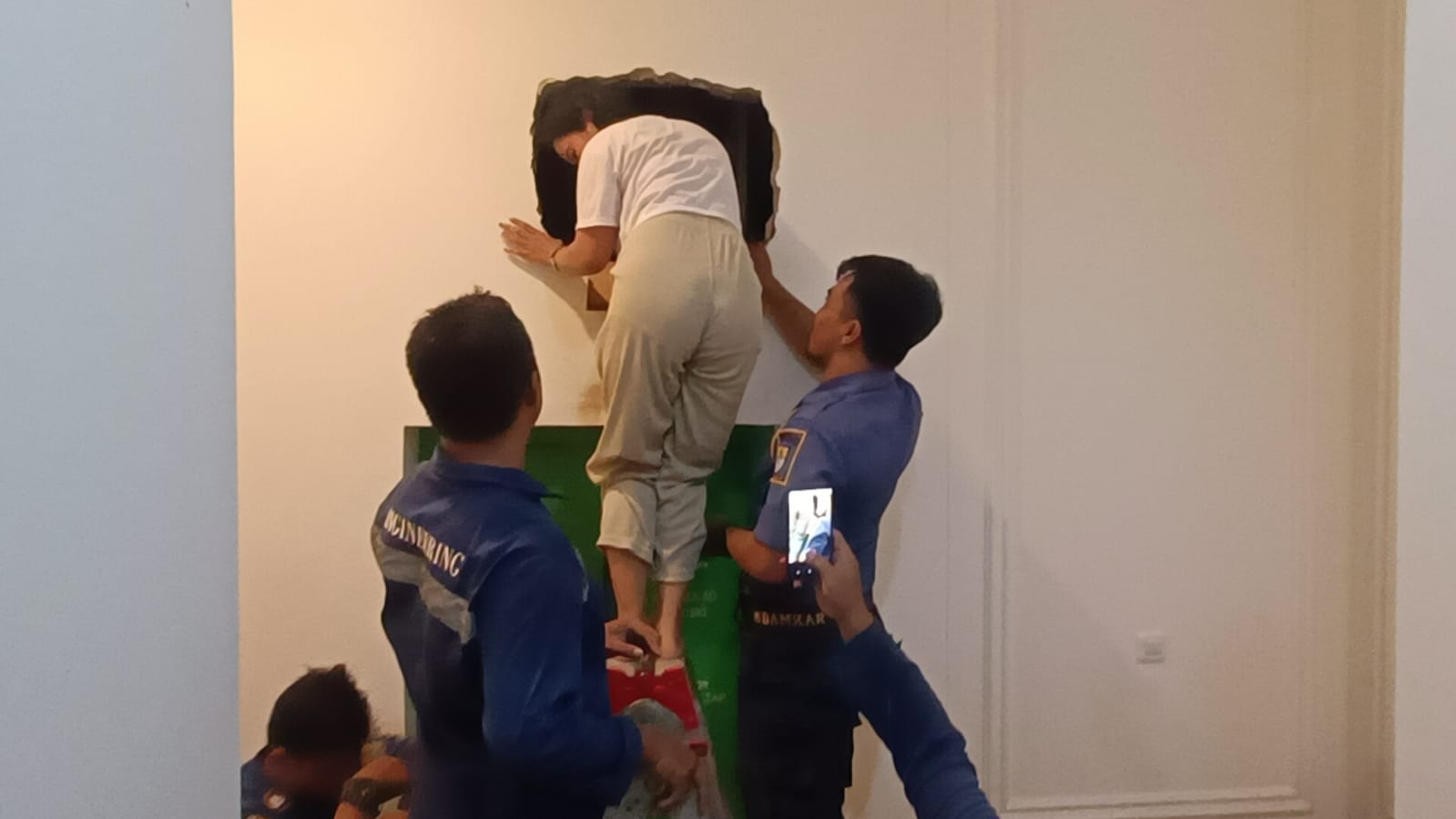 1 Jam Terjebak di Lift CSB, Damkar Evakuasi 9 Orang