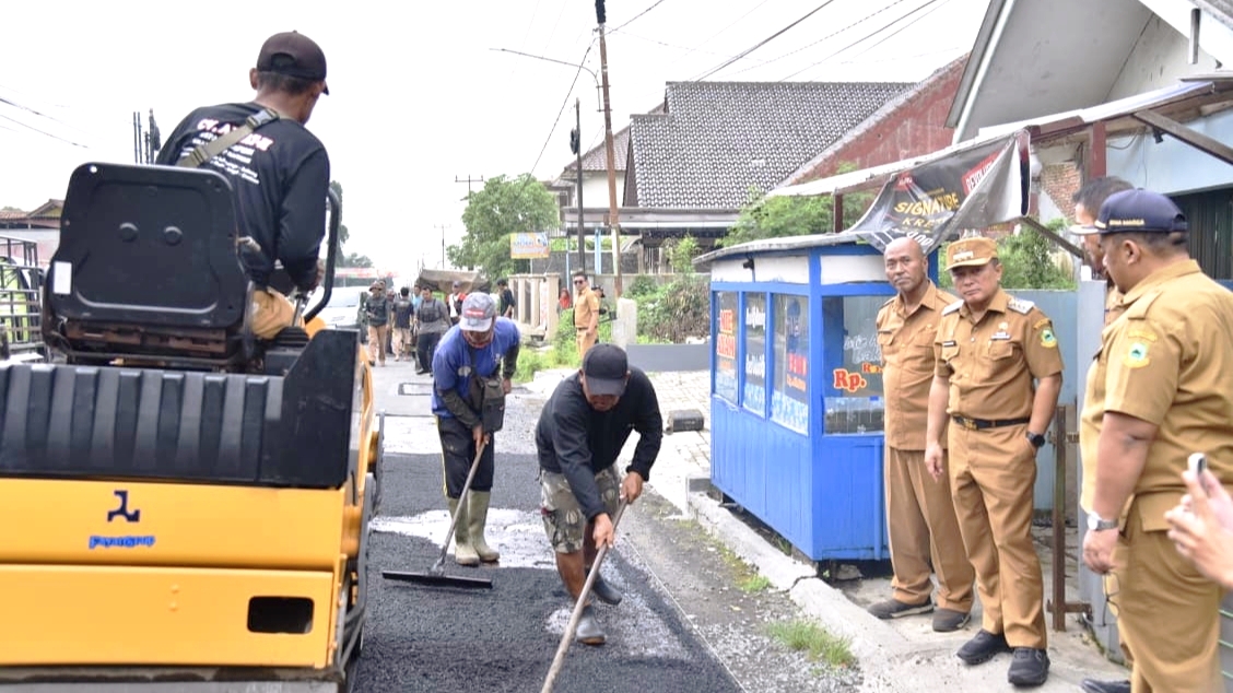 Target Sebelum Lebaran, 120 Ruas Jalan Dikebut Pemkab Kuningan