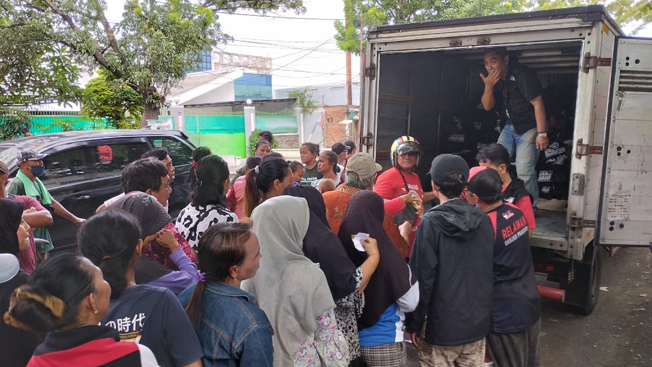 Relawan Ganjar-Mahfud Serentak Buka Tebus Murah Sembako untuk Rakyat, 6 Titik di Kota Cirebon