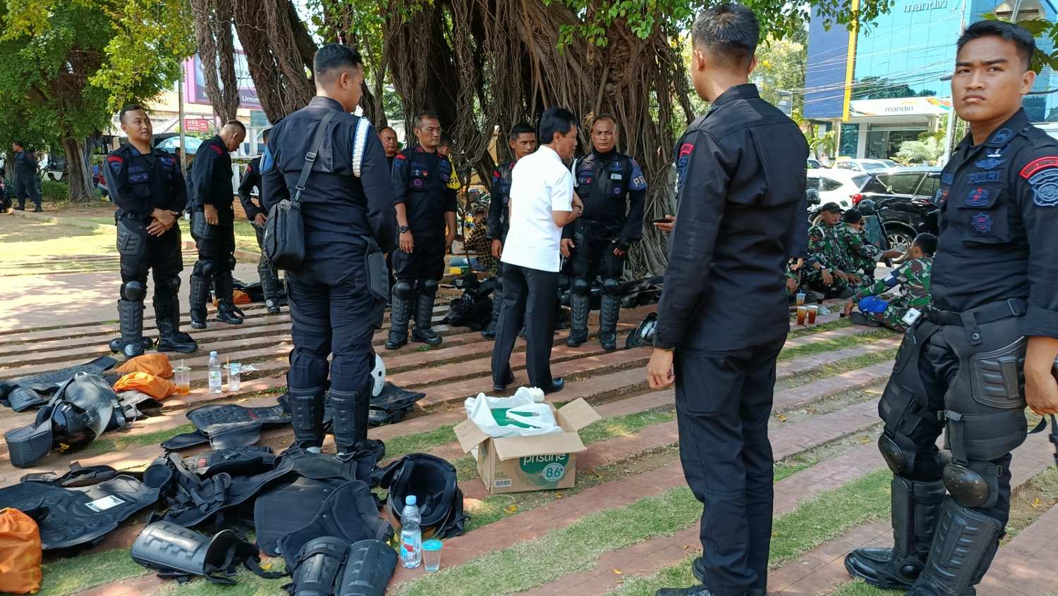 Cirebon Masih Siaga, Personil Bersiaga di Alun-alun Kejaksan