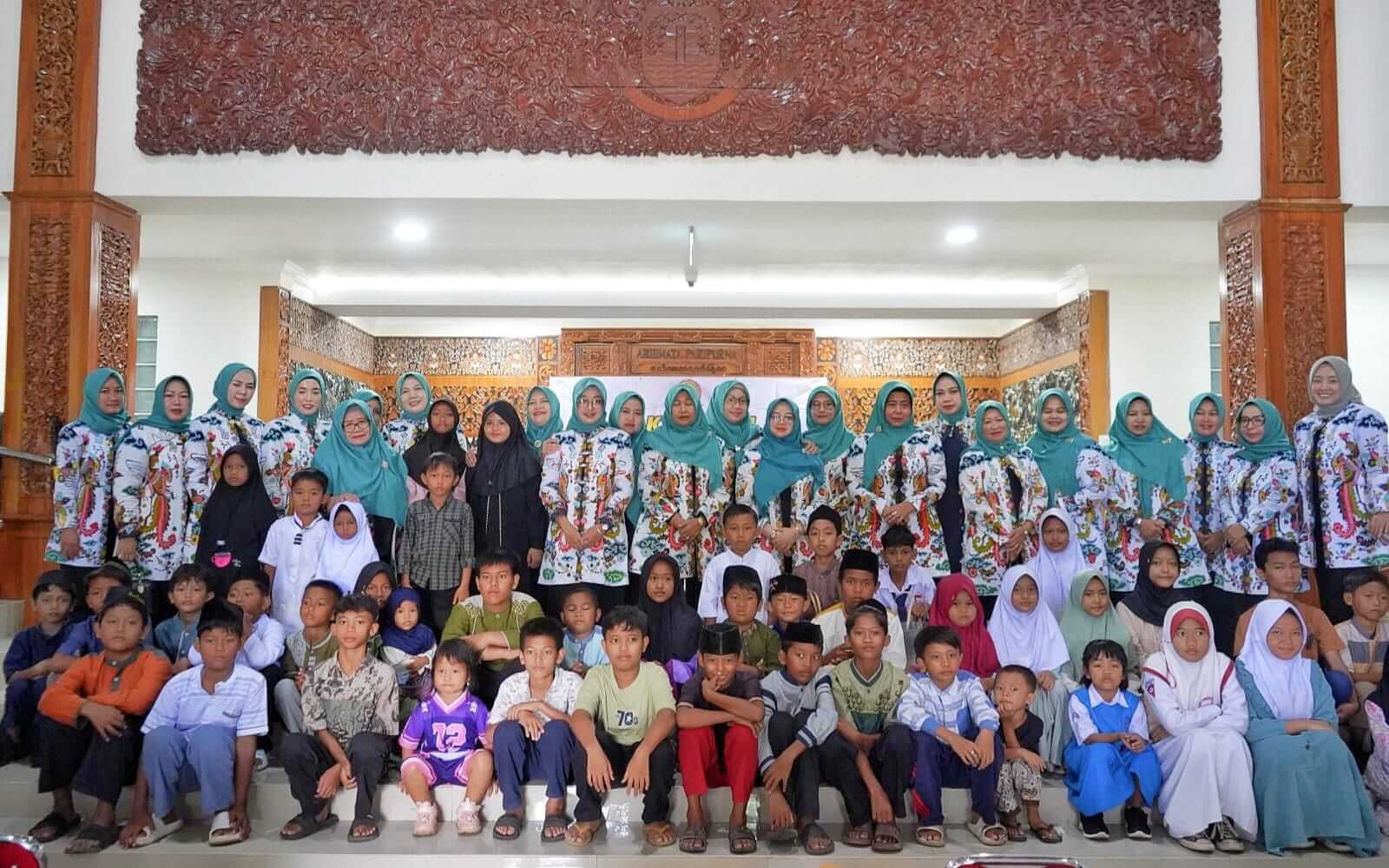 IKIAD Berbagi Yatim Piatu, Gedung DPRD Tak Lagi Kaku