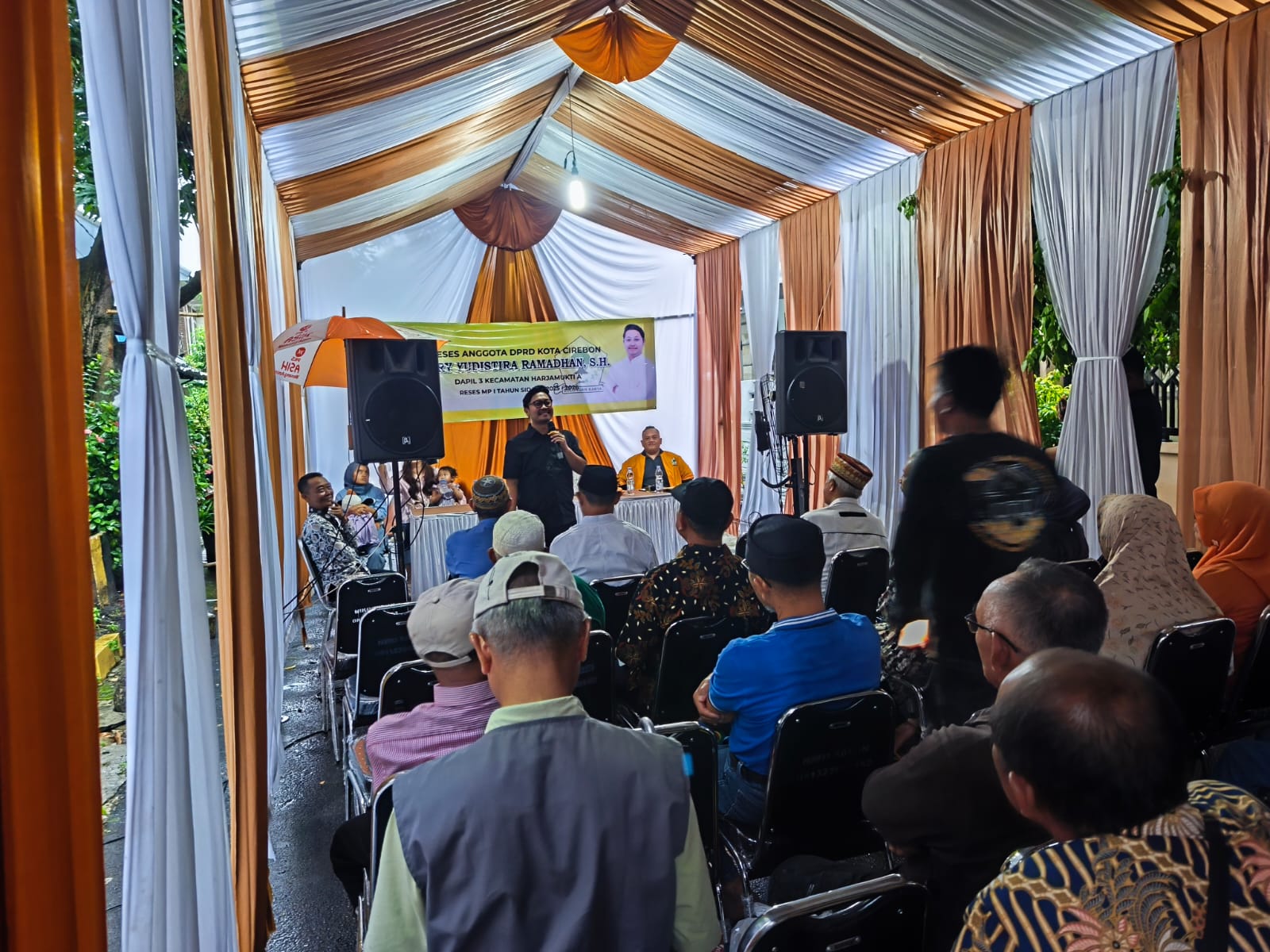 Warga Kalijaga Mengeluh Soal Jalan Rusak hingga Gerobak Sampah ke Anggota DPRD