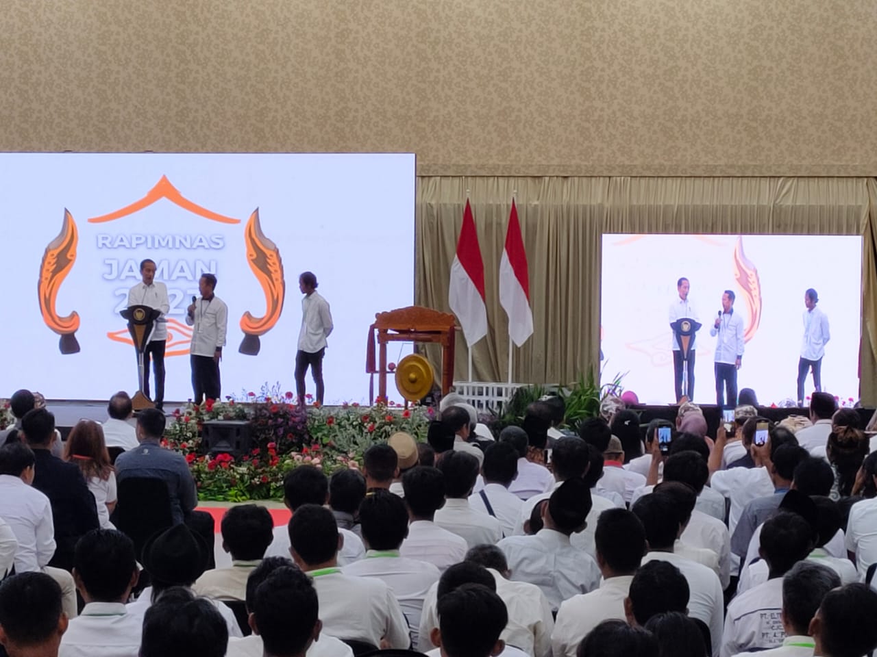 Presiden Dialog dengan Peternak Bebek di Cirebon, Jokowi: Saya Senang Bebek Goreng