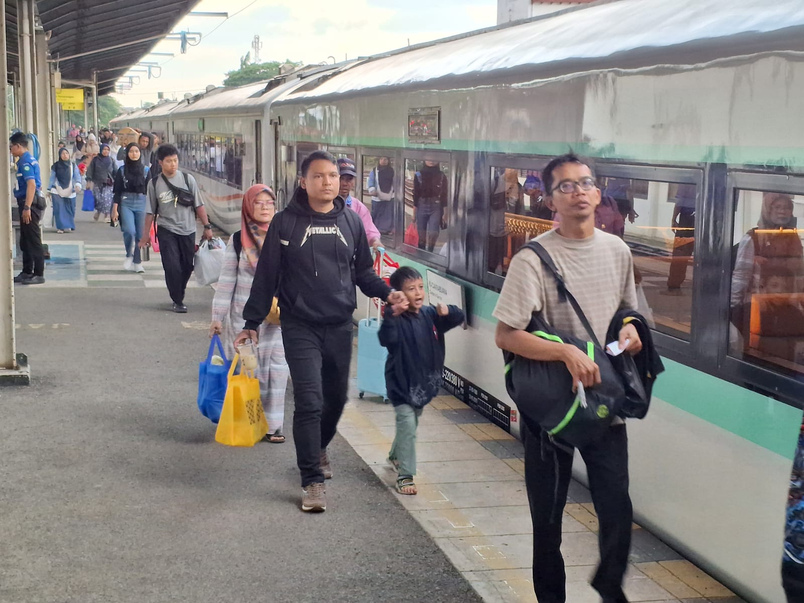 KAI Daop 3 Cirebon Hadirkan YES Deals 2025, Diskon Tiket Kereta Api hingga 25 Persen