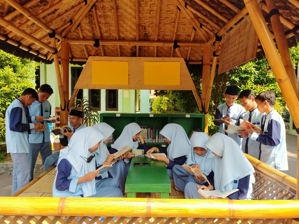 Buka Saung Literasi, Upaya Siswa Madrasah Bangkitkan Gairah Membaca dan Melek Literasi