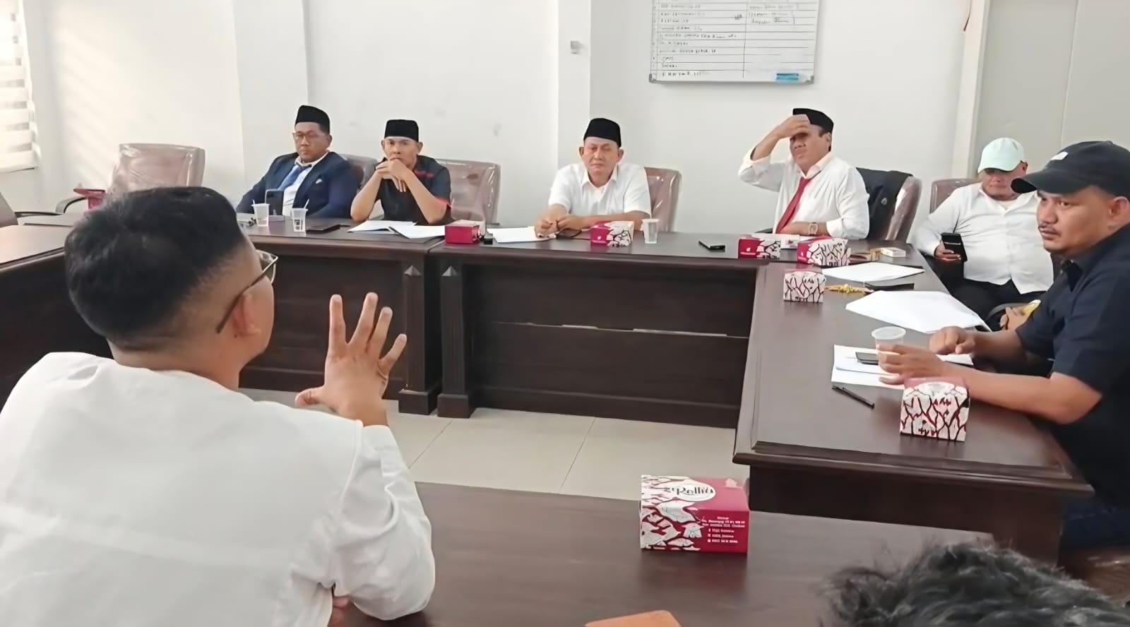 Menara Tak Berizin dan Kabel Semrawut