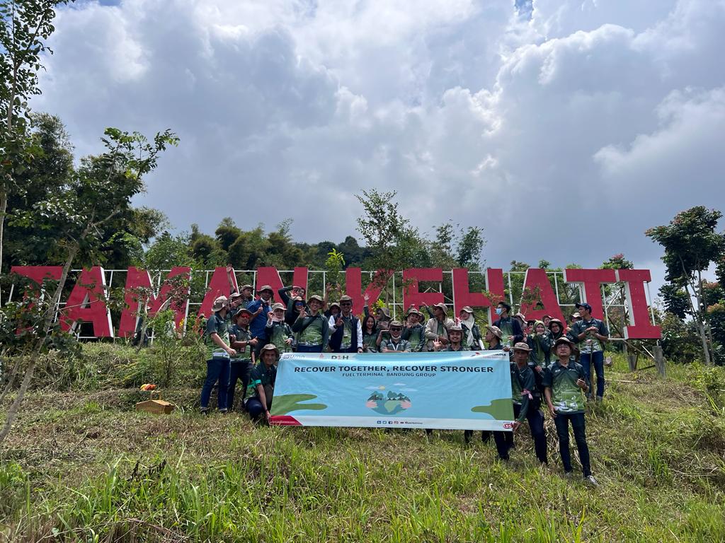 Pertamina dan DLH Jabar Tanam Pohon di Taman Kehati