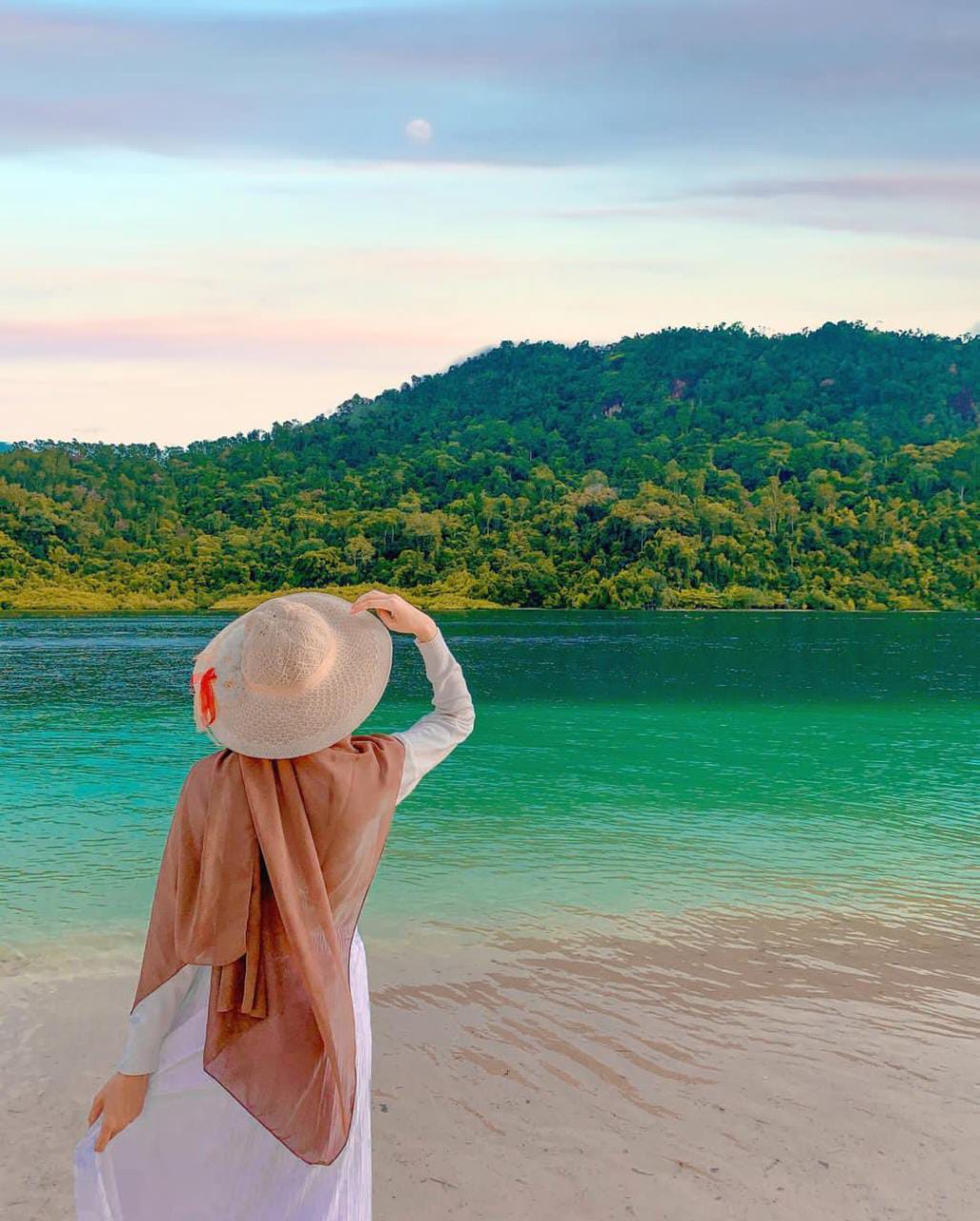 Pesona Objek Wisata Bahari Pantai di Cirebon Nan Eksotis, Kekinian yang Wajib Anda Kunjungi Saat Liburan