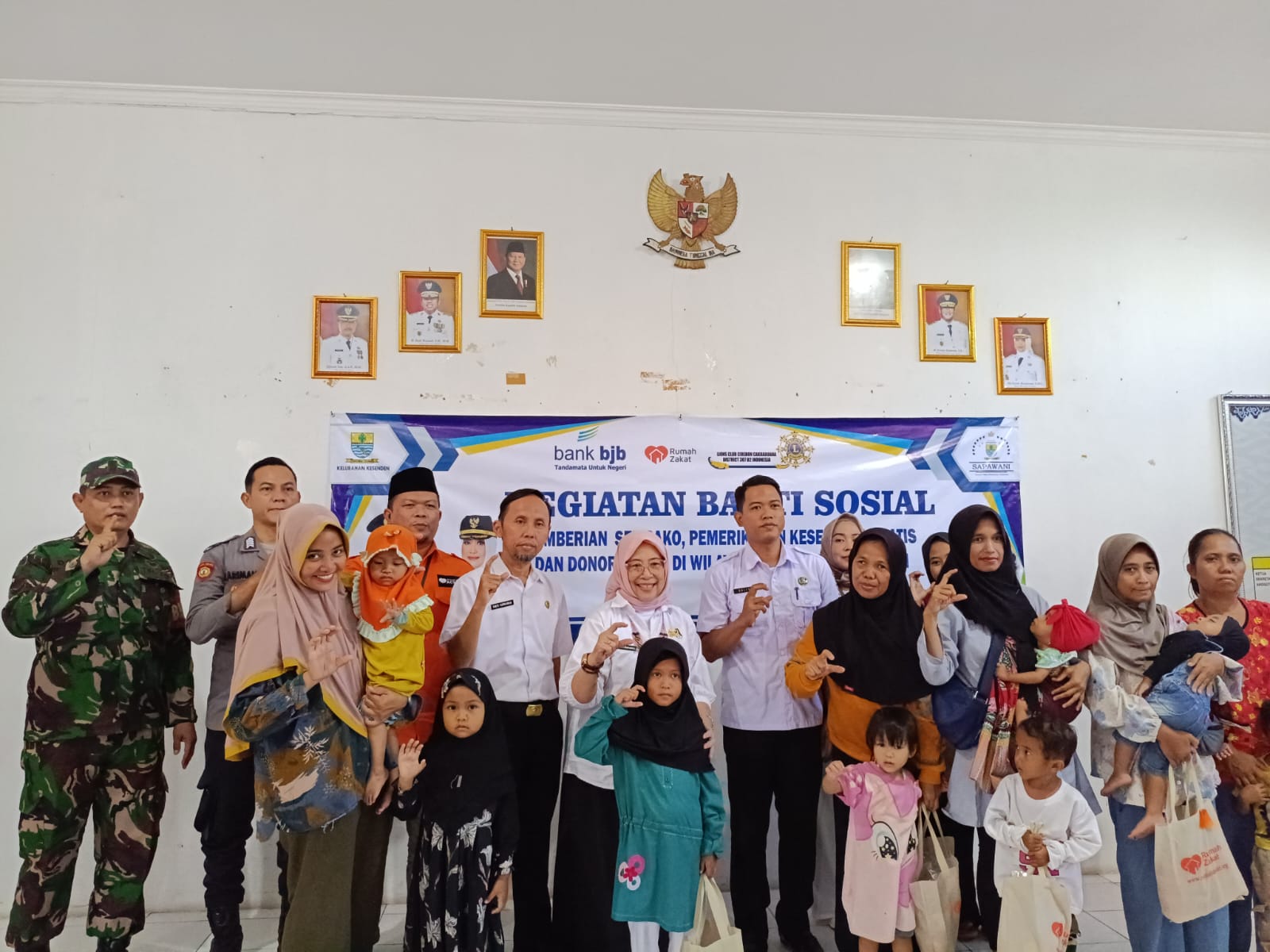 Pemerintah Kota Cirebon Salurkan 200 Paket Sembako di Kegiatan Bakti Sosial Kelurahan Kesenden
