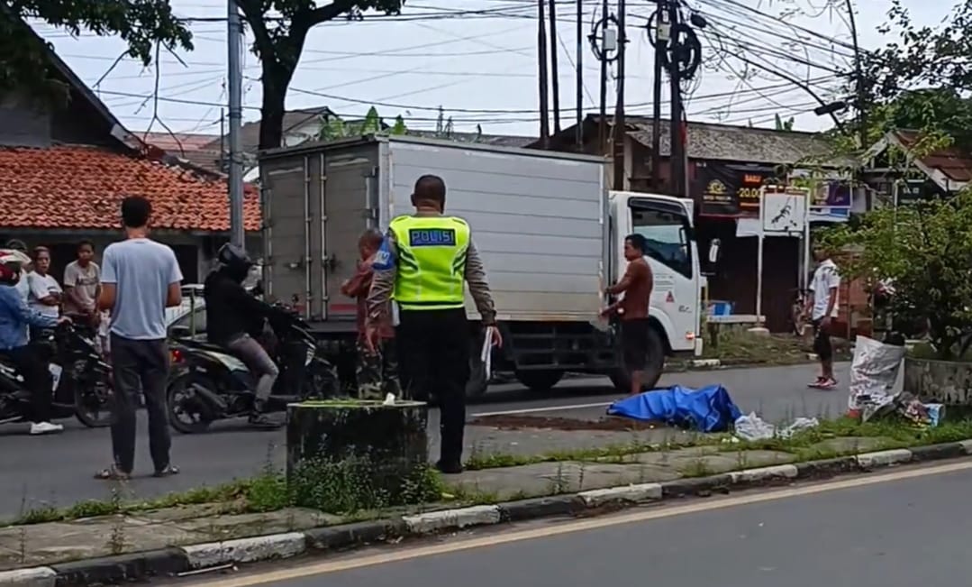 Pemuda 19 Tahun Tewas Tertabrak Truk di Jalur Pantura Cirebon