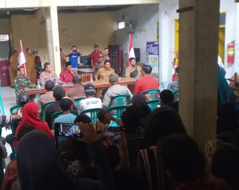 Warga Desa Karangasem Tuntut Kuwu Untuk Mundur dari Jabatannya