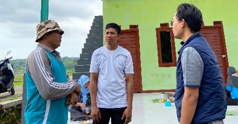 UIN Siber Bantu Relawan TPS 3R Desa Matangaji Kelola Sampah