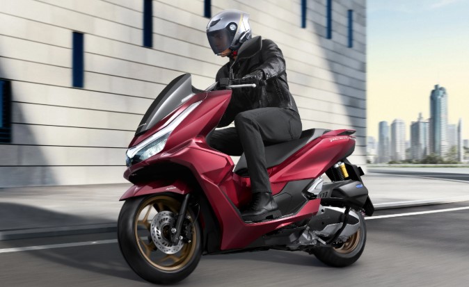 Spesifikasi Honda PCX 160 2026: Intip Fitur RoadSync dan Performa Mesin eSP+ Terbaru