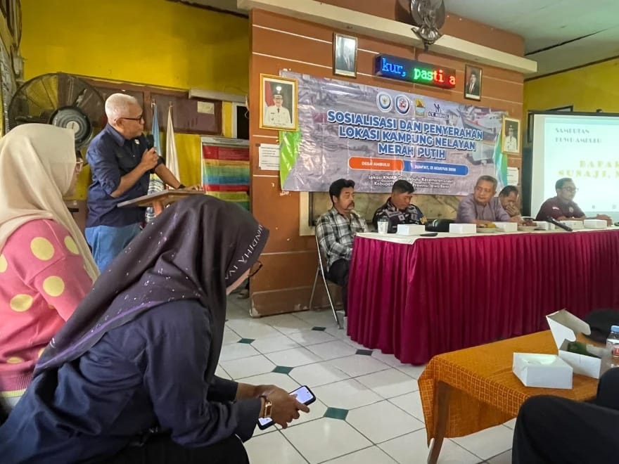 Pemdes Ambulu Sosialisasi Kampung Nelayan Merah Putih