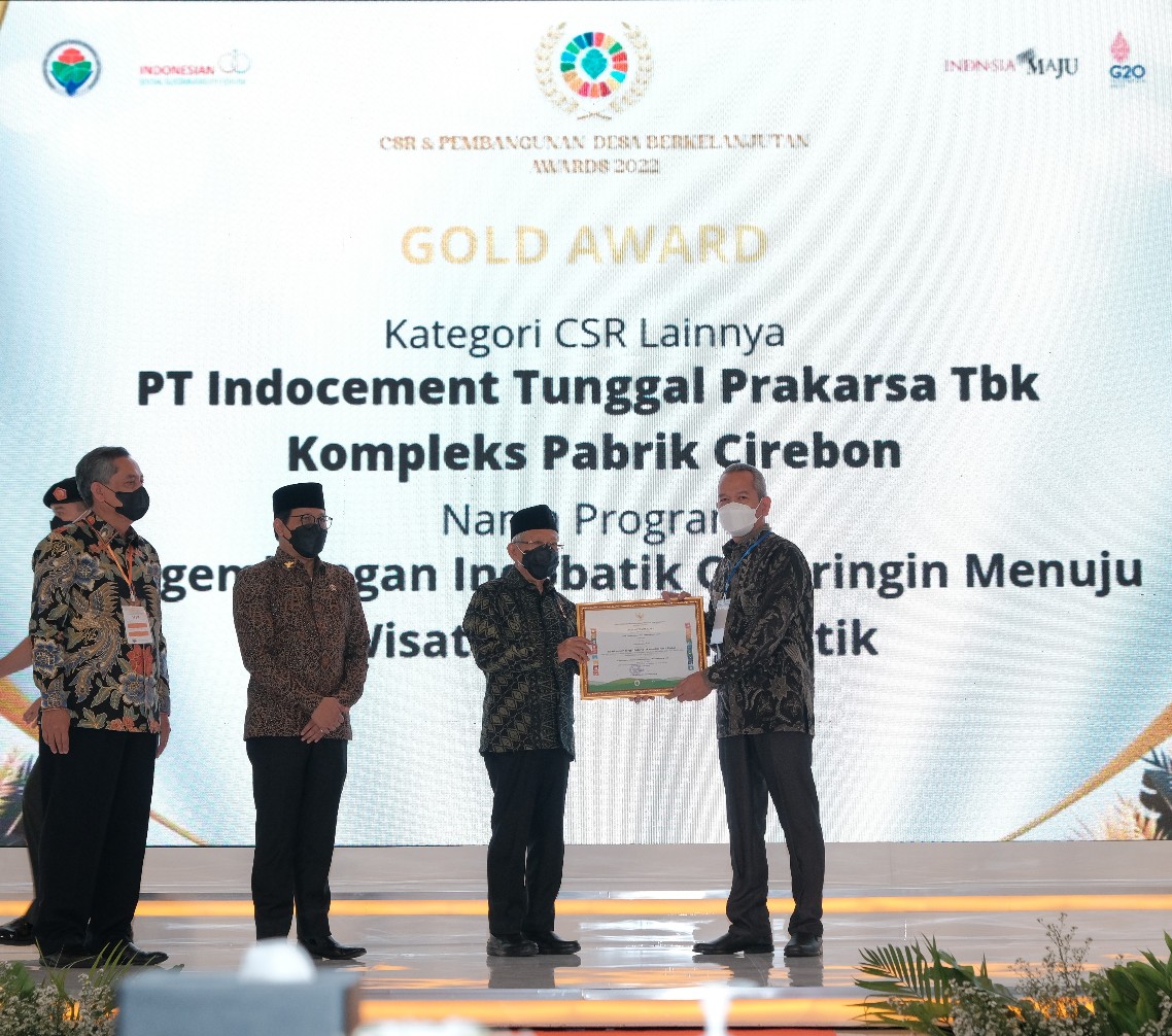 Dukung Kelestarian Batik Ciwaringin, Indocement Diganjar Gold Award 