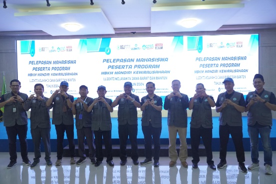 Kepala LLDIKTI Lepas Mahasiswa Peserta Program MBKM Mandiri Kewirausahaan