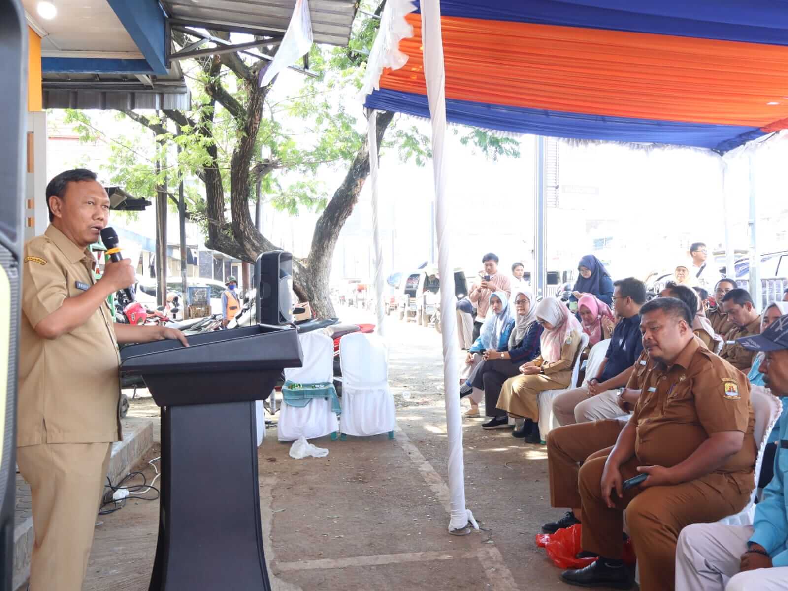 Disperdagin dan Bulog Launching KOSPI di Pasar Pasalaran