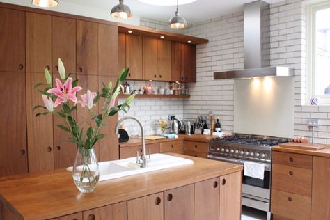 7 Inspirasi Desain Dapur dengn Kitchen Set Bernuansa Kayu yang Estetik 