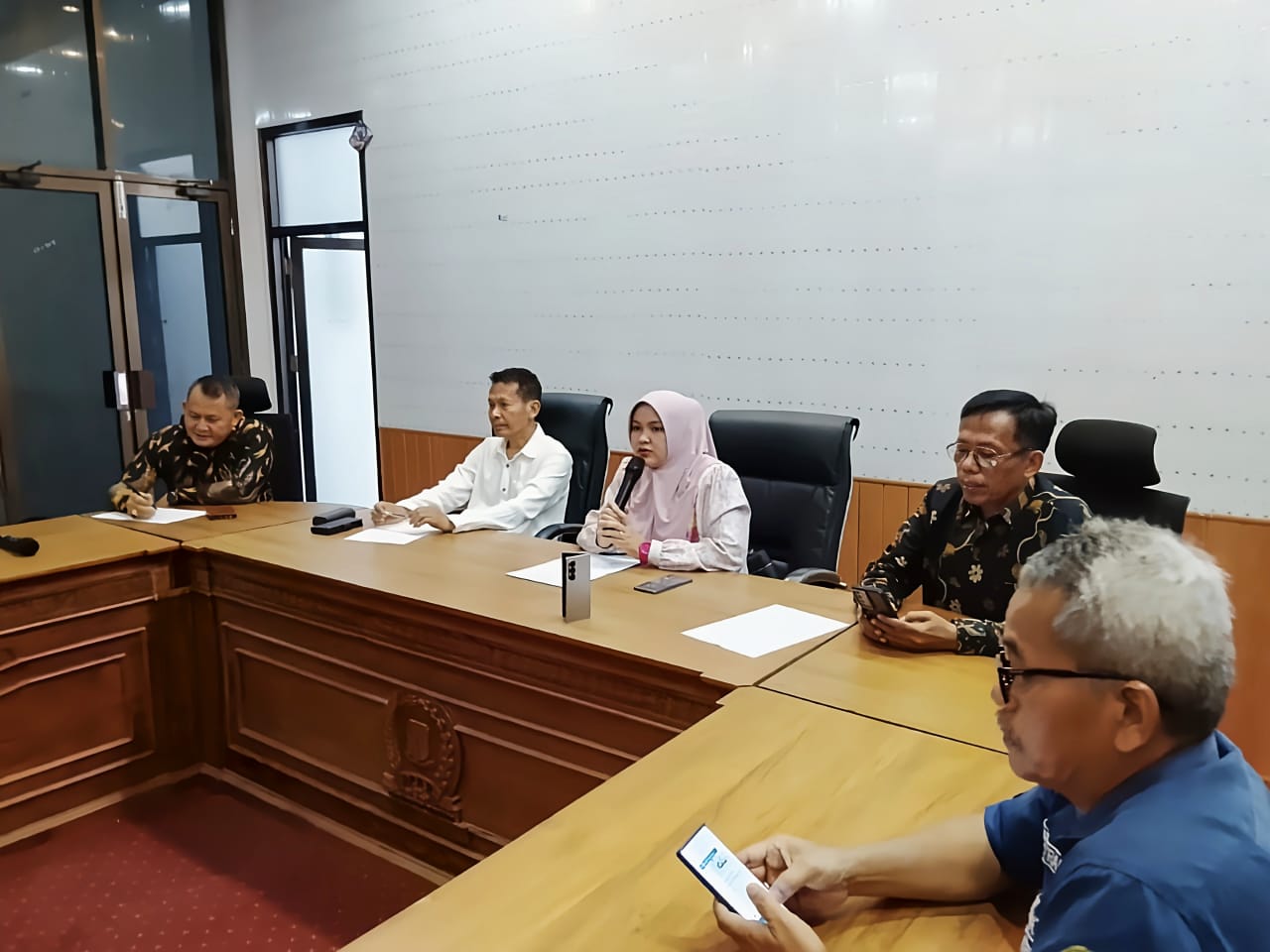 DPRD Fasilitasi Kesepakatan Pembayaran Hak Buruh yang Dirumahkan