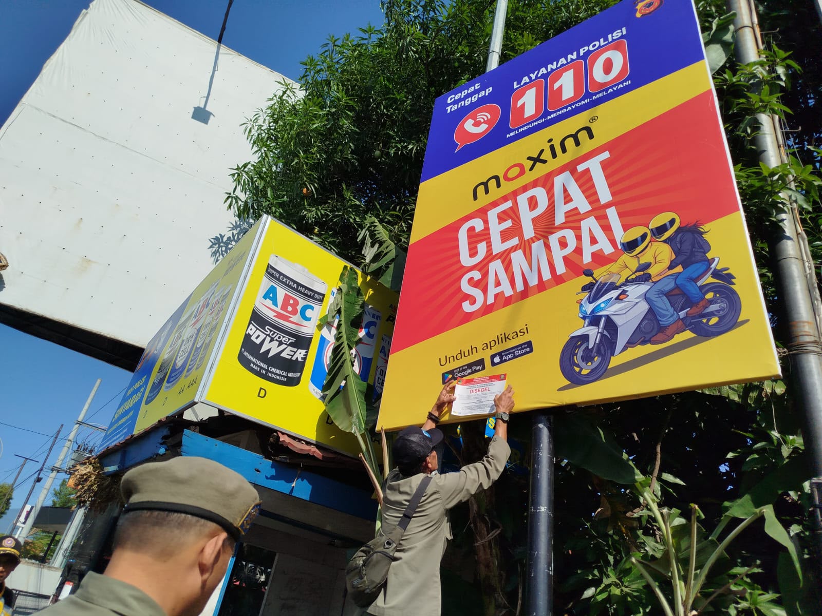 317 Bangli dan Reklame Disegel Satpol PP Jabar