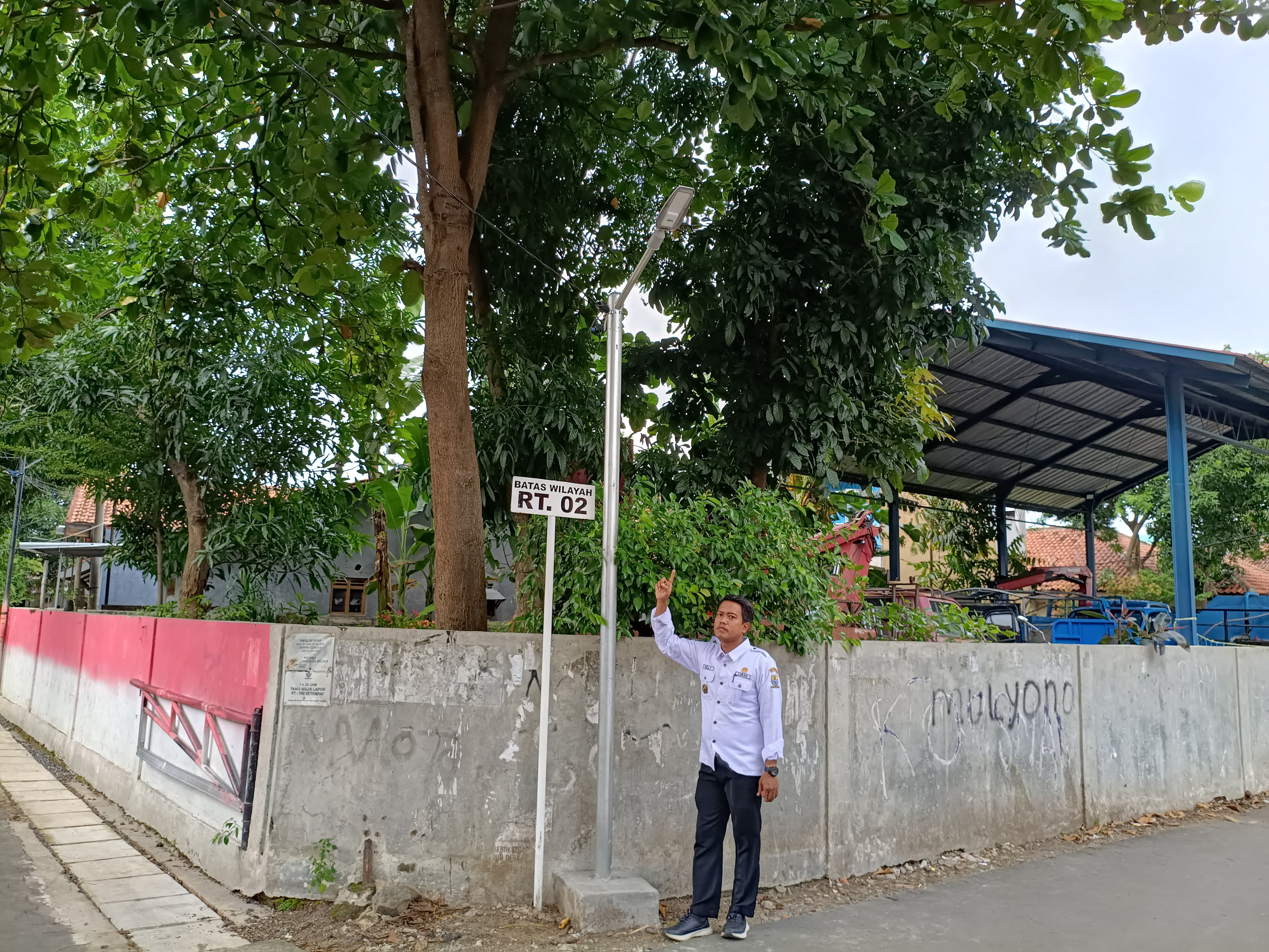 Lurah Kesenden Adakan Program Kesenden Terang dengan Pasang 55 Titik PJU di 11 RW