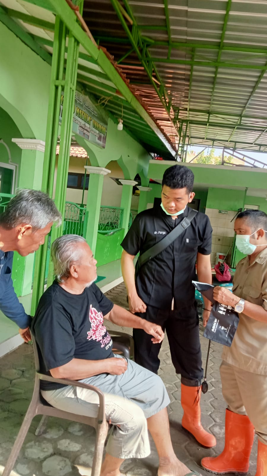 Puskesmas Larangan dan Kelurahan Kecapi Kolaborasi Gelar Cek Kesehatan Gratis bagi Warga Terdampak Banjir