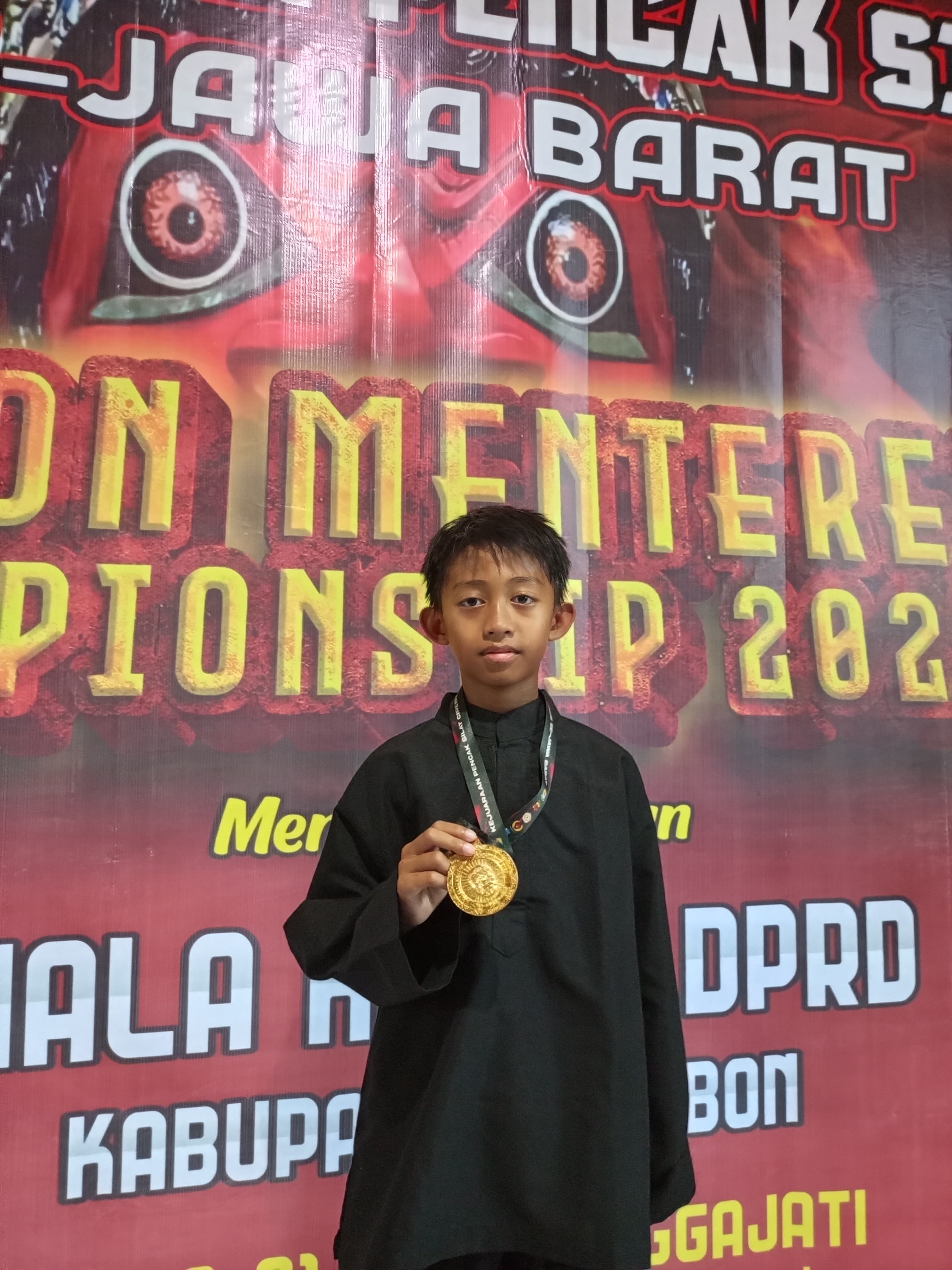 Muzzaki Akhmad Rasega Raih Emas Cirebon Mentereng