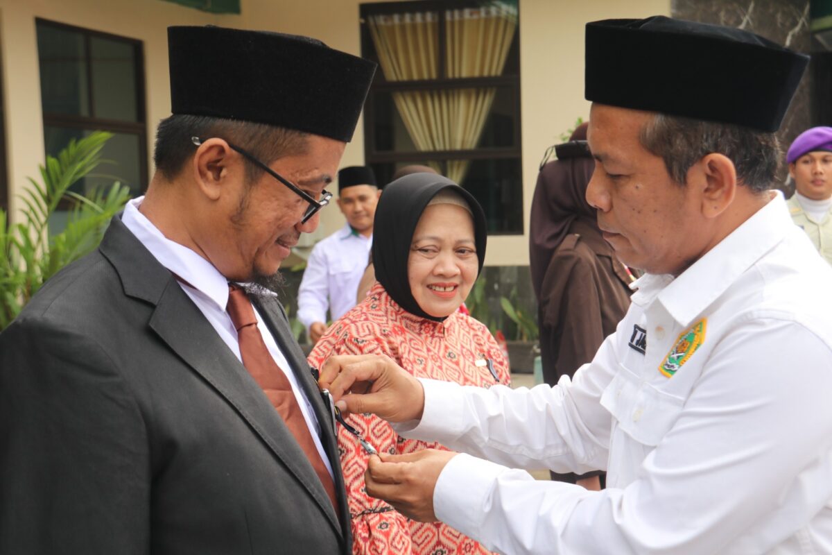 UIN Siber Cirebon Peringati HAB ke-80 Kemenag RI, Rektor Sematkan Satyalancana Karya Satya