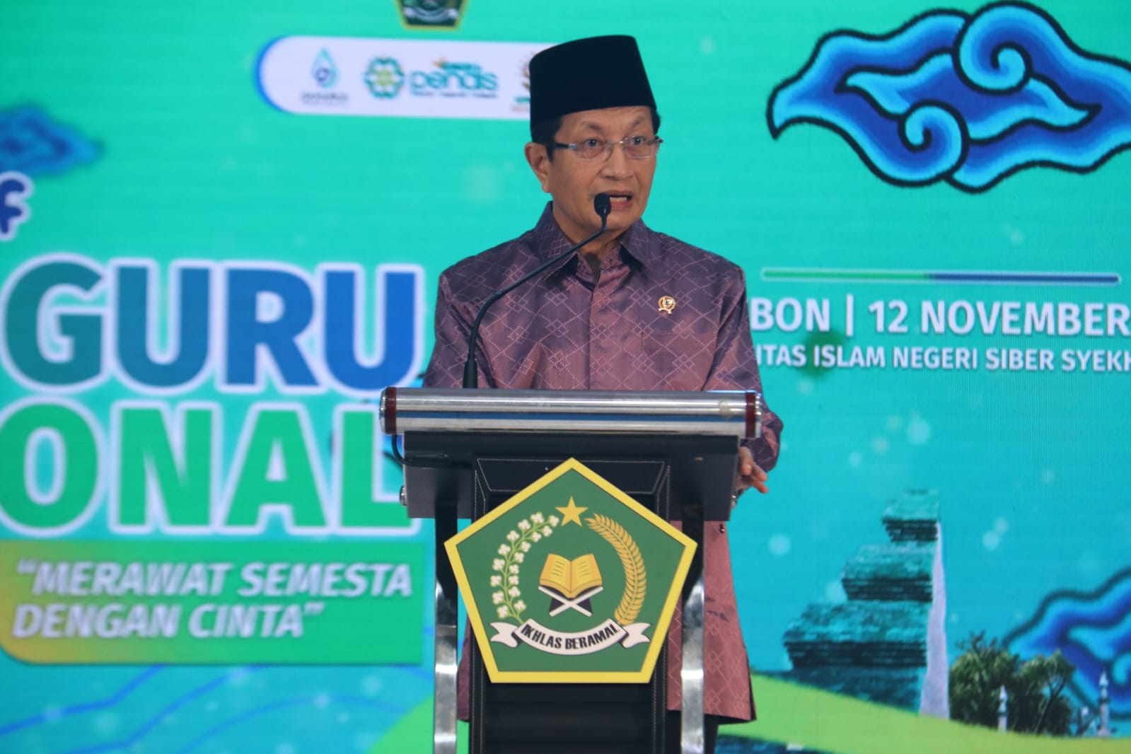 Menag Lakukan Kick Off Hari Guru Nasional 2025 dari UIN Siber Cirebon: Guru Penyalur Cahaya Bagi Jiwa Manusia