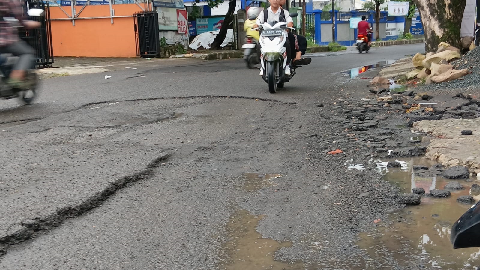 Kondisi Jalan Rusak di Kota Cirebon Dikeluhkan, DPUTR Kota Cirebon Berencana Perbaiki 15 Ruas Jalan