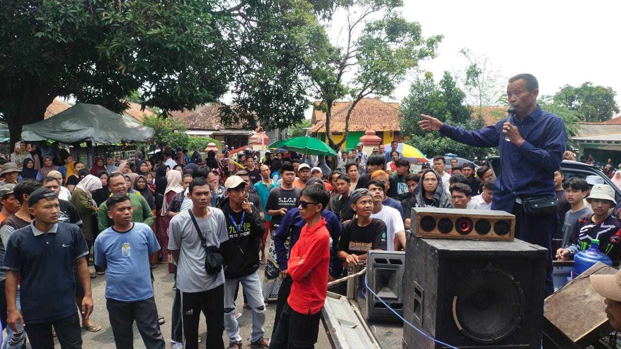 Warga Sampiran Geruduk Kantor Balaidesa, Tuntut Kuwu Sujito Turun Segera