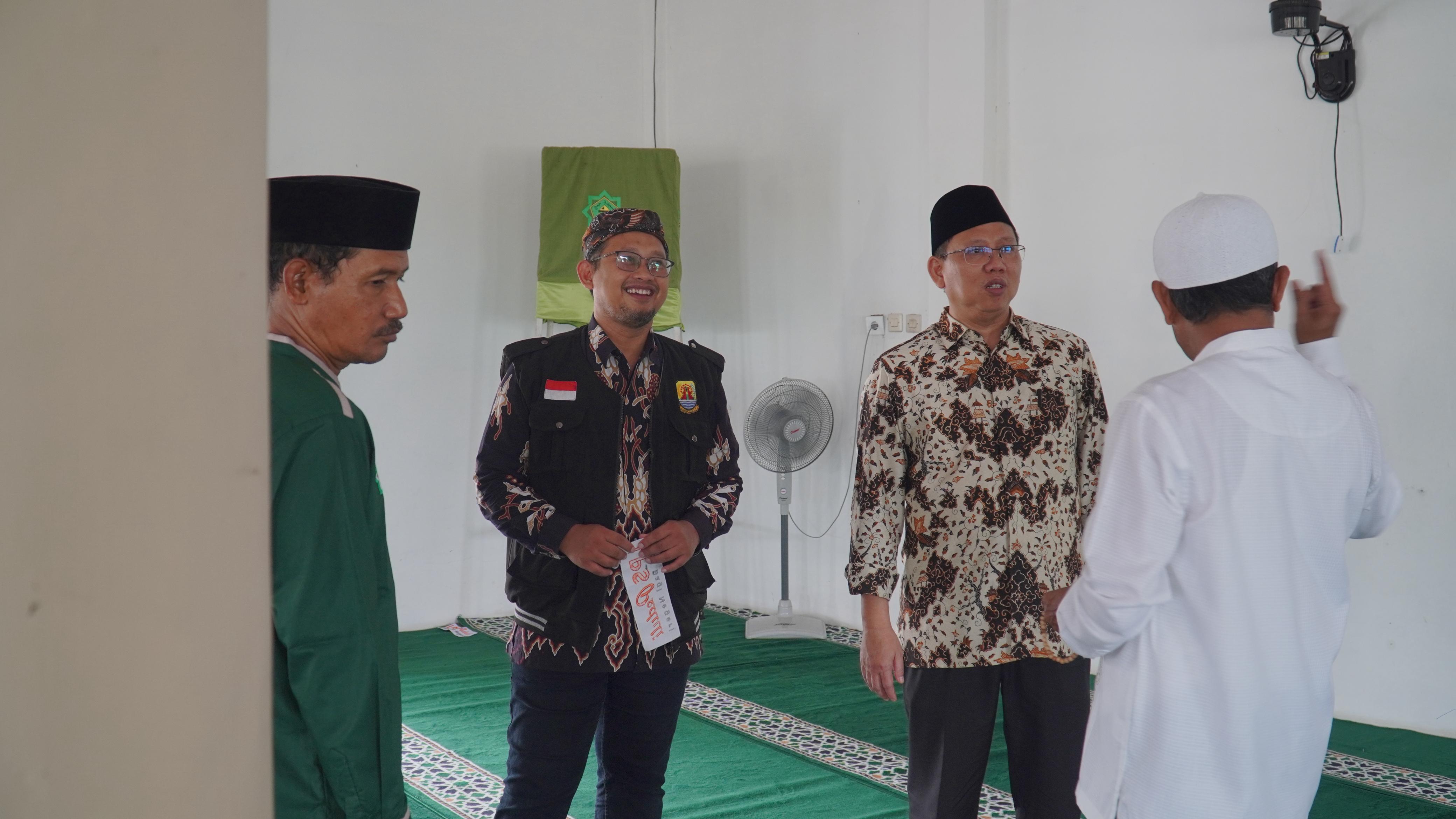 Masjid Nurul Jannah Suranenggala Sambut Bantuan Karpet dari Program CSR LPS