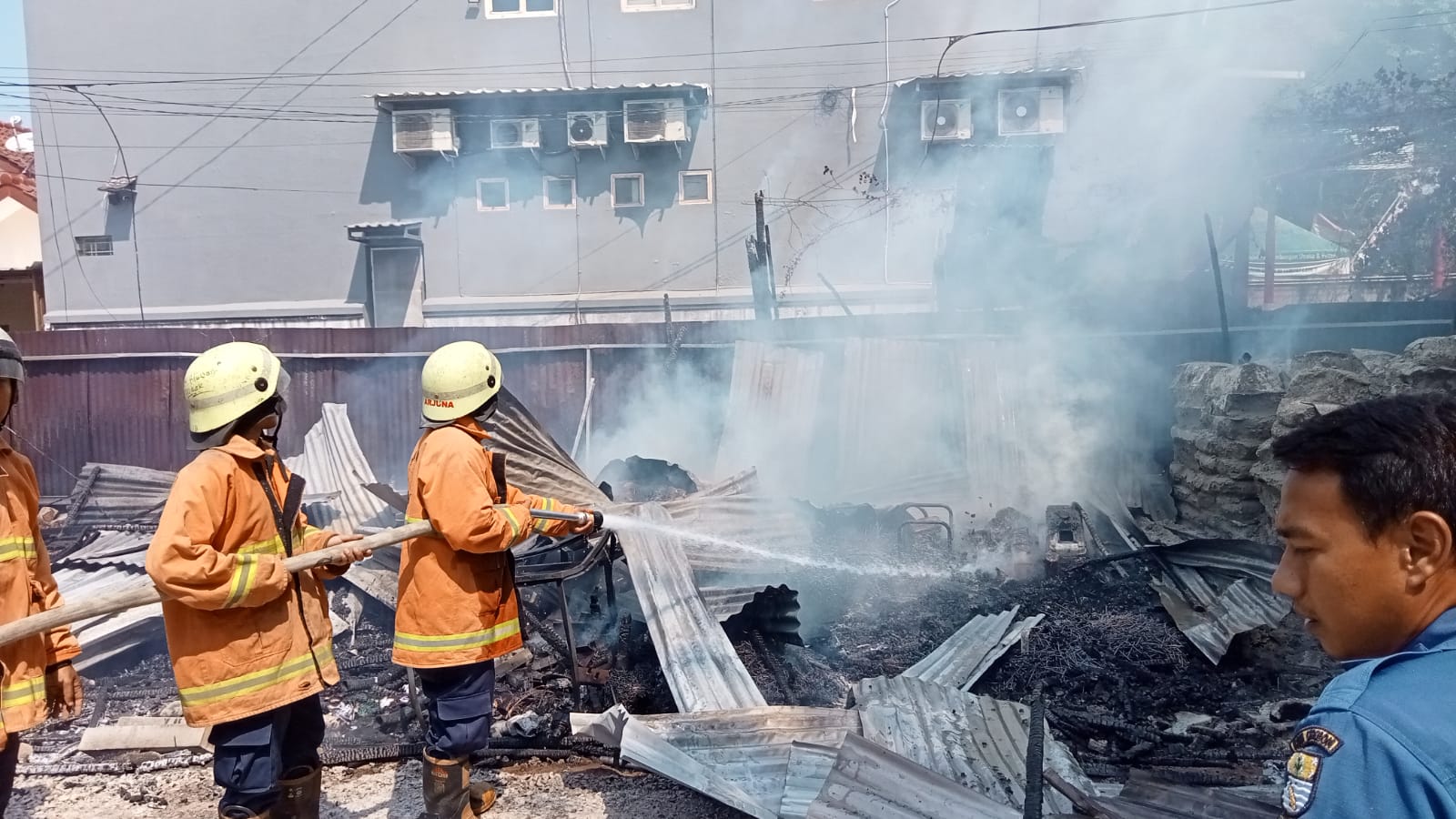 Jam Istirahat Siang, Lokasi Proyek di Jalan Cipto Tiba-tiba Terbakar