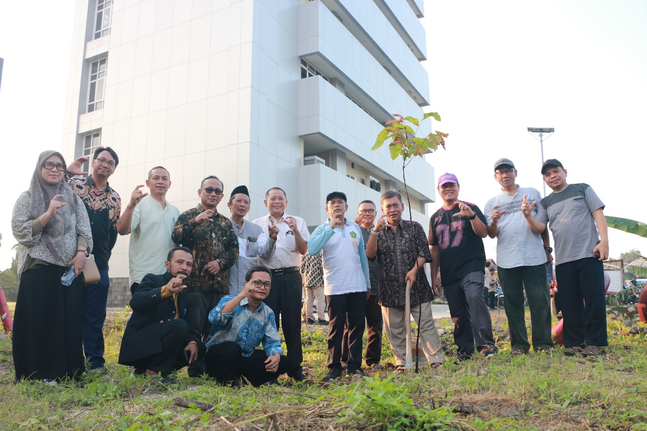 Hijaukan Indonesia, UIN Siber Cirebon Tanam 1.000 Pohon Matoa