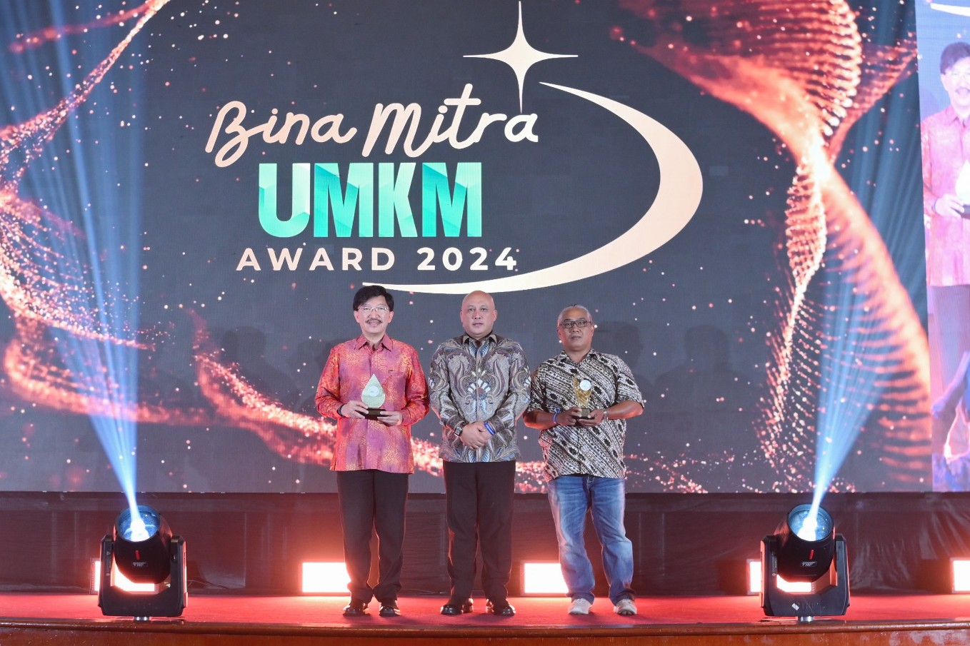 Program Teman UMKM Smartfren Berbuah Predikat Gold dalam Bina UMKM Awards 2024