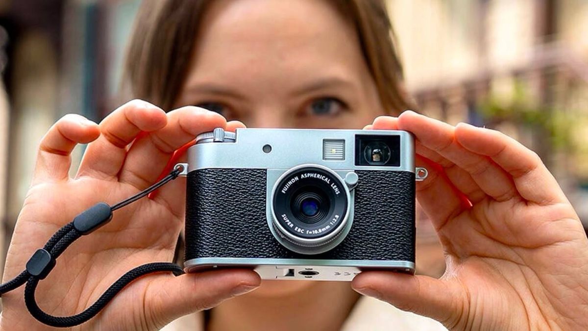 Review Fujifilm X-Half 2025, Kamera Digital Bergaya Analog yang Estetik