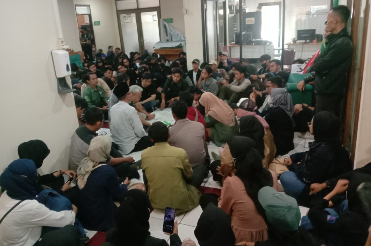 Kuasai Gedung Rektorat, Mahasiswa Desak Rektor Serius Urus PBAK