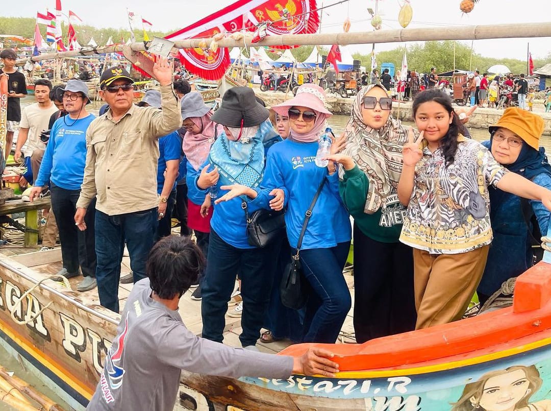 Pesta Laut di Mundu Pesisir Dipadati Ribuan Pengunjung, Tak Pernah Gagal Jadi Hiburan Masyarakat