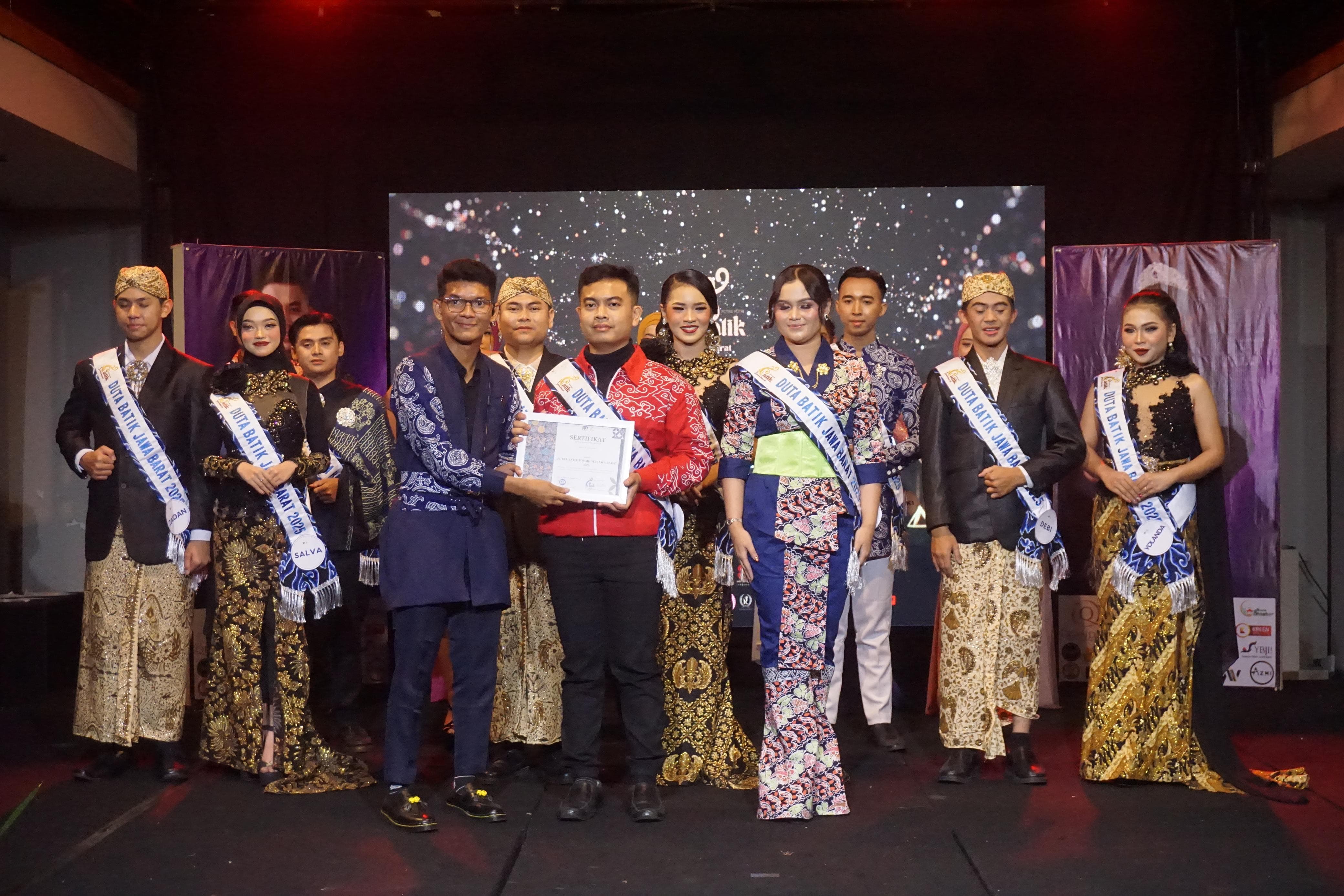 Putra Batik Top Model Jawa Barat 2025, Farrel Juliano Gaungkan Cinta Produk Batik khas Cirebon