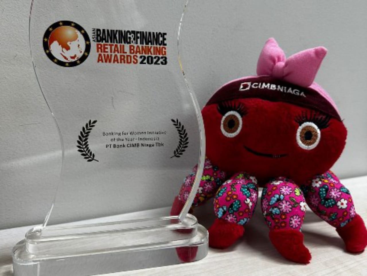 Giro Kartini CIMB Niaga Raih Penghargaan Internasional Banking for Women Initiative of the Year