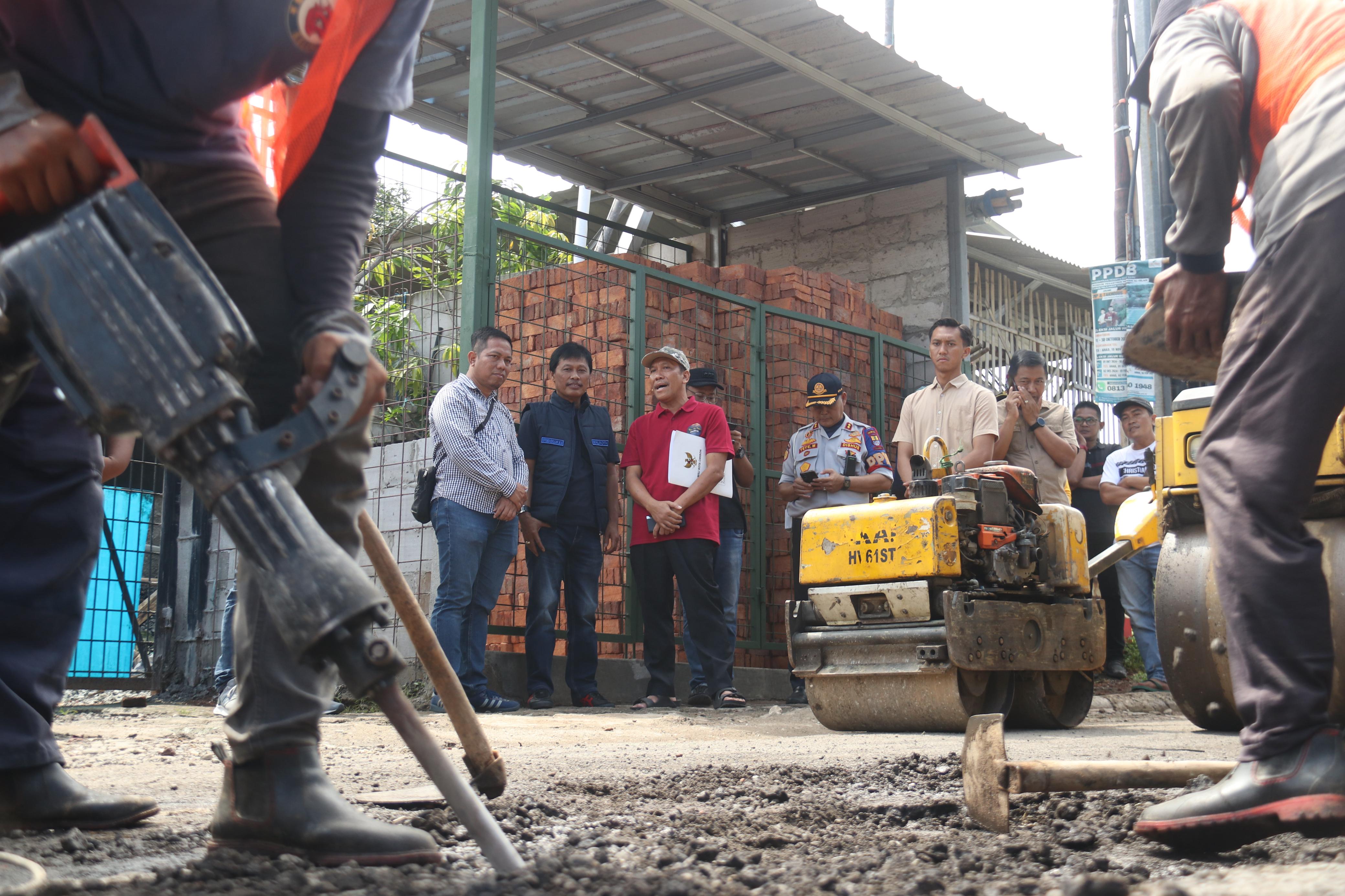 Effendi Edo Pastikan Jalan Ciremai Raya Mulai Diperbaiki Sesuai Janji