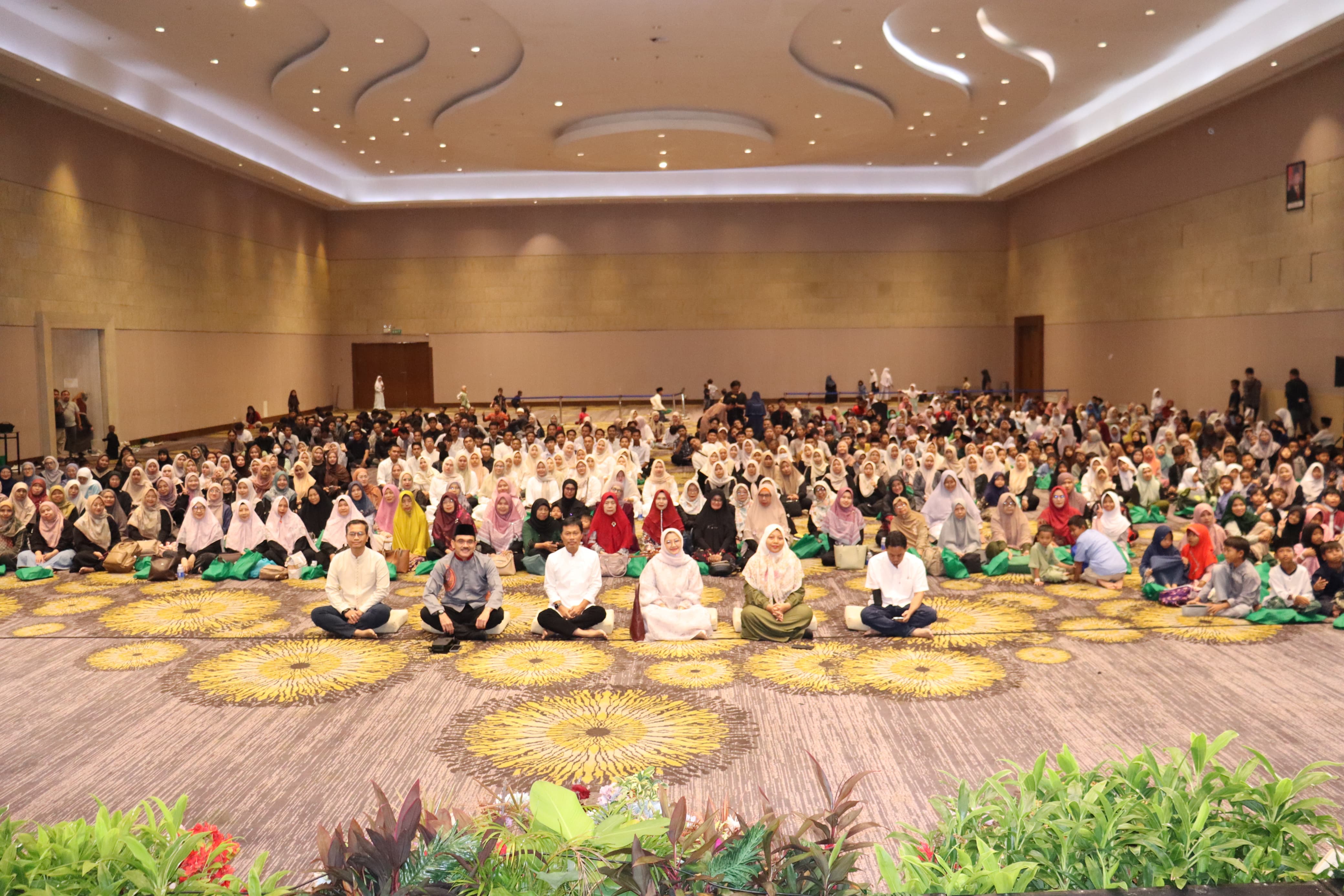 200 Anak Yatim dan Dhuafa Rasakan Hangatnya Kebersamaan Ramadan dengan Walikota dan Ketua TP PKK Kota Cirebon