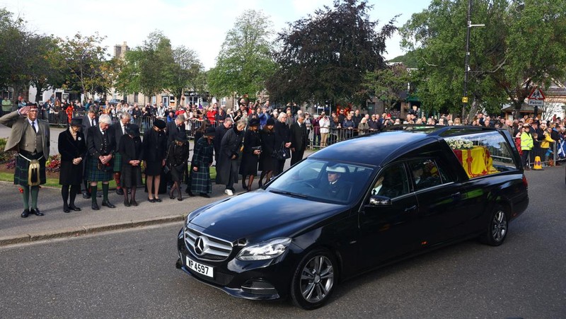 Rute Panjang Peti Jenazah Ratu Elizabeth II; 6 Jam Perjalanan Darat, Lusa Diterbangkan ke London