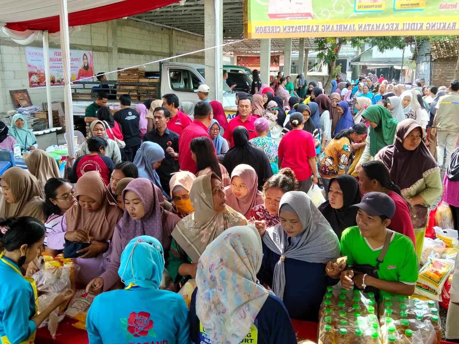 Harga Sembako Naik, PDIP Salurkan 4.500 Paket Pangan