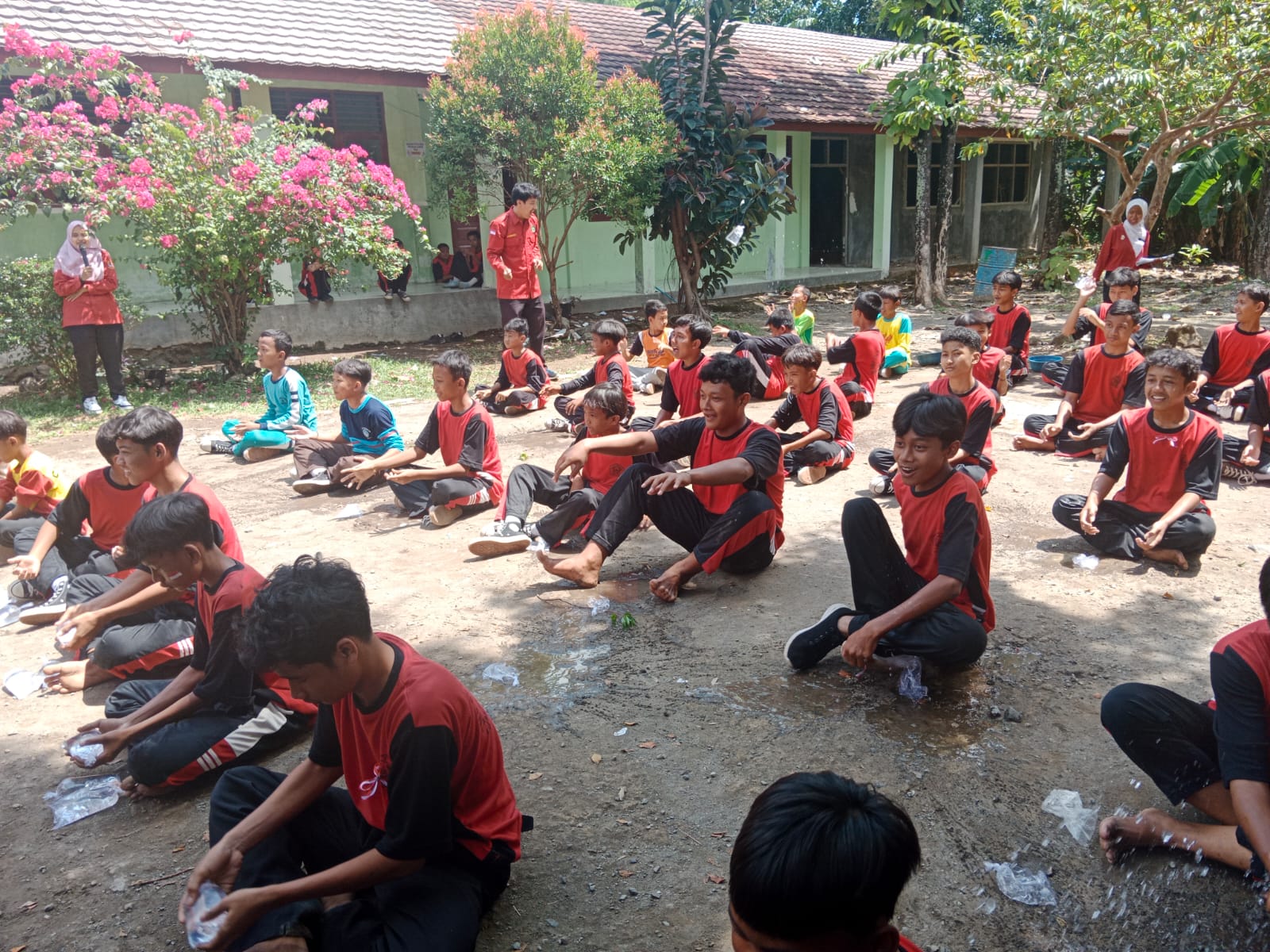 Dari Cerdas Cermat hingga Joget Jeruk, Beginilah Meriahnya Lomba 17-an di SMP Syarif Hidayatullah
