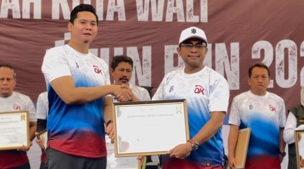 Dosen UIN Siber Cirebon Raih Penghargaan Tokoh Religi Penggerak Literasi Keuangan 2025  